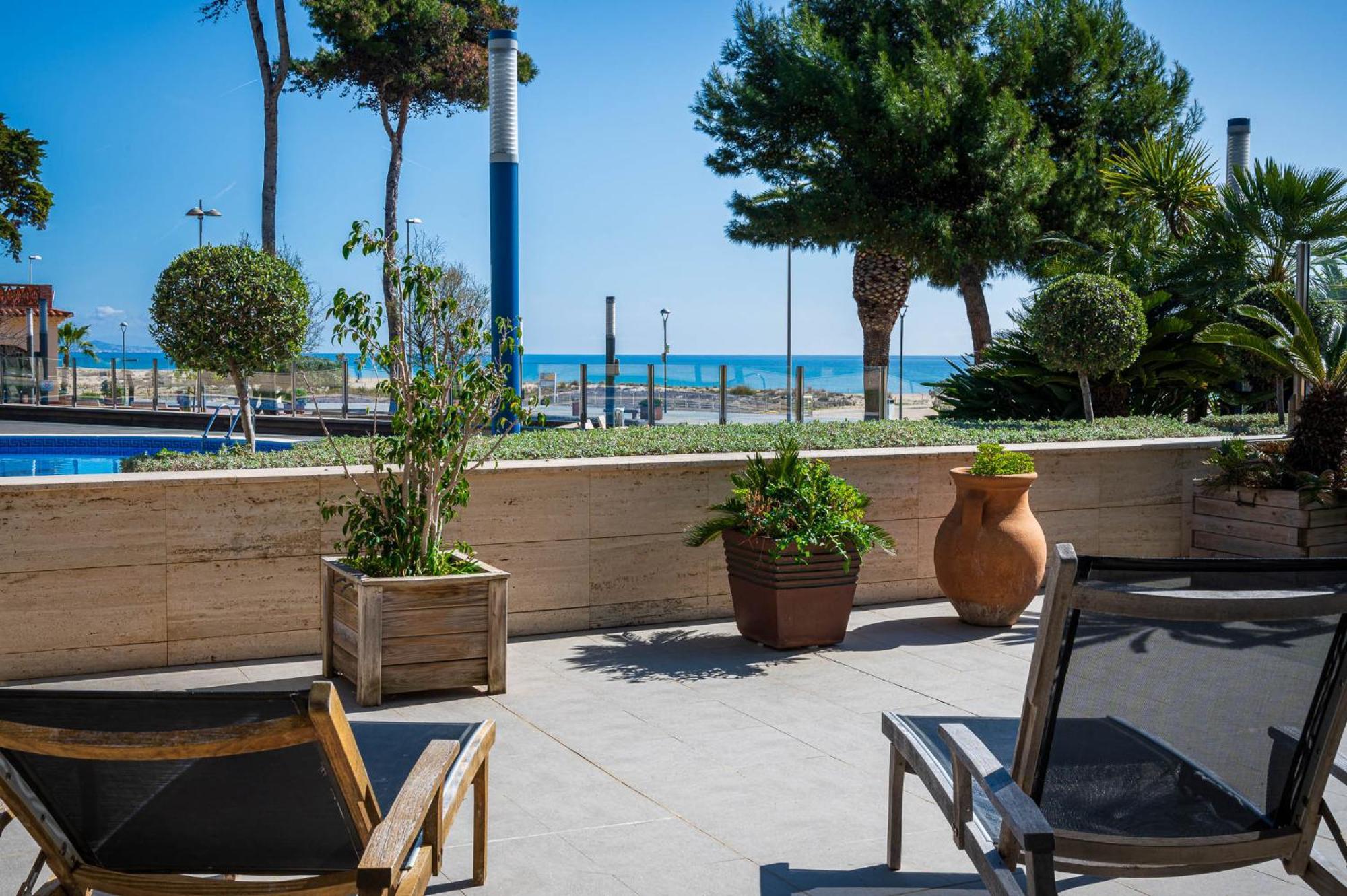At062 Planta Baja En 1ra Linea Con Salida A La Piscina, Completamente Equipado * Torredembarra